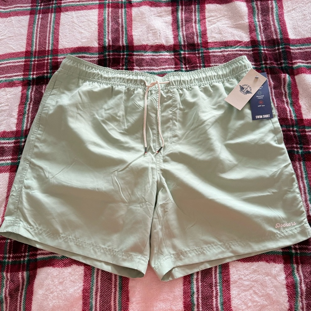 NWT DOCKERS SWIM SHORT UPF 50 SIZE XL